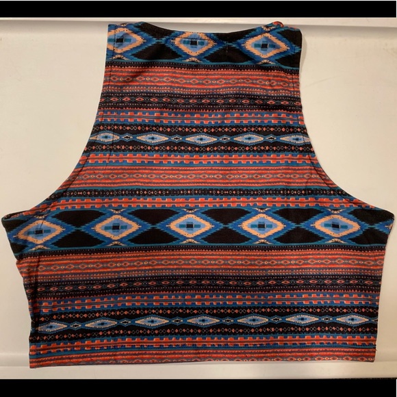 Pattern Crop Top - Picture 2 of 2